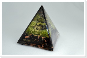 kleine Orgon Pyramide - Citrin (Dark)